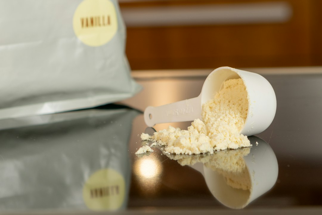 Infant nutrition product label and measuring scoop