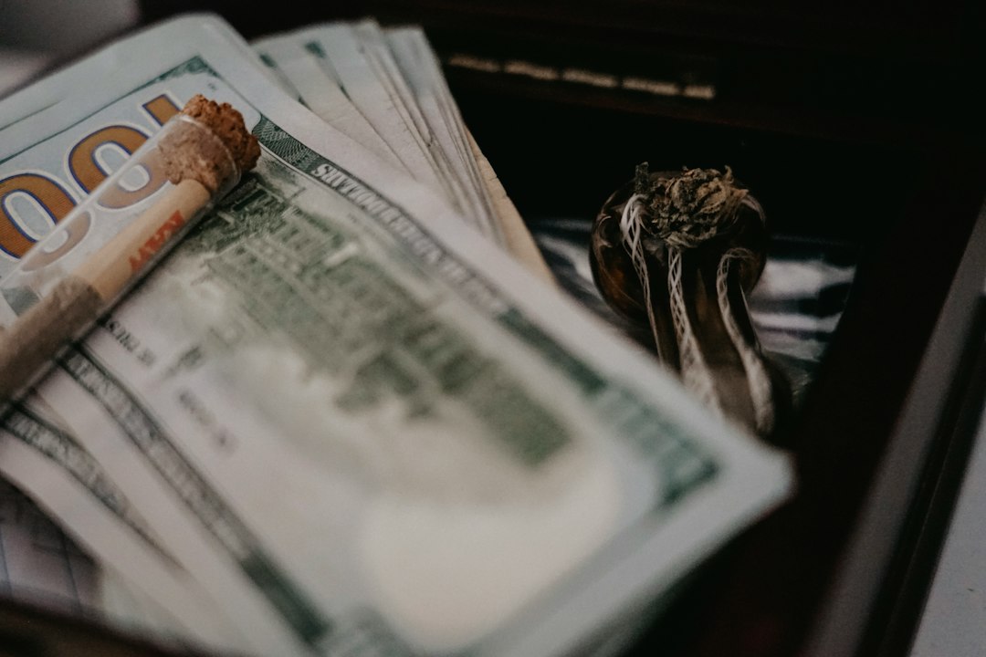 House keys beside US mortgage documents
